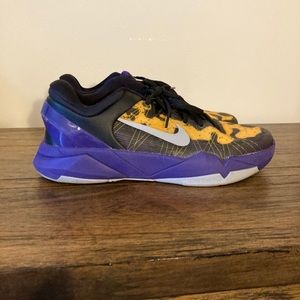 Kobe poison dart frog (youth size)
